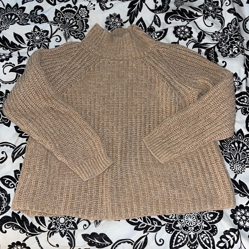 Gap sweater - tan